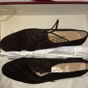 Brown Salvatore Ferragamo loafers size 9 AAA -
